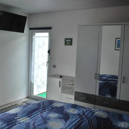 Laabs Apartament *